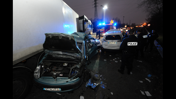 Dunkerque : un automobiliste grièvement blessé dans une collision entre un camion et cinq voitures