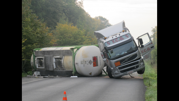 Morbecque (59) : la D 916 paralysée après l’accident d’un camion-citerne