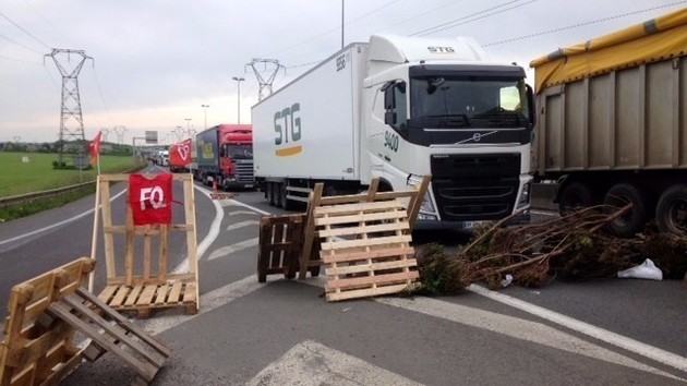 Blocages routiers, pénurie d&rsquo;essence, grève SNCF… faut-il s&rsquo;attendre à une journée noire encore demain jeudi 19 mai ?