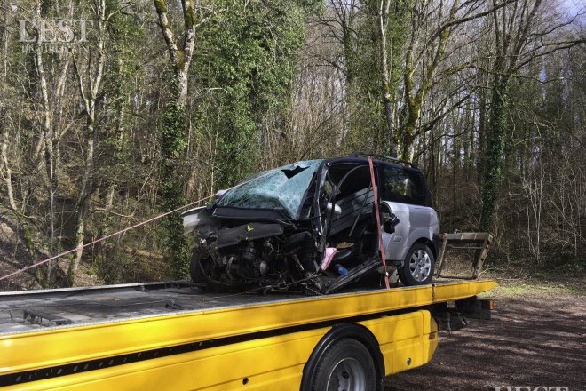 Face à face / une voiturette contre un Camion