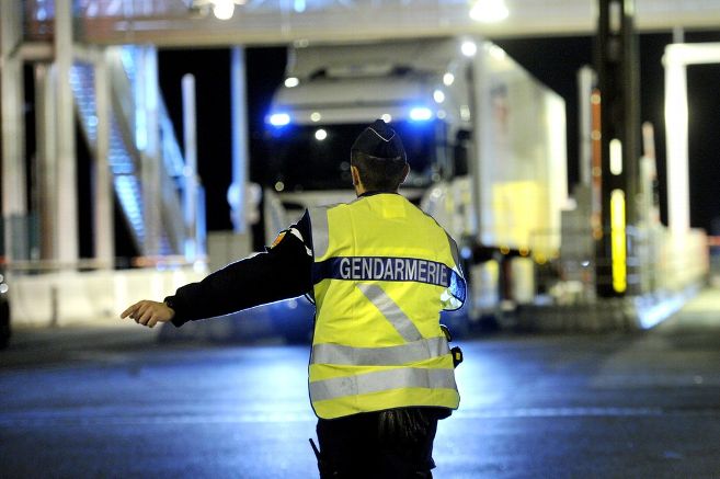 Jusqu’à 33 heures de volant sans pause : un chauffeur routier en infraction sur l&rsquo;A20