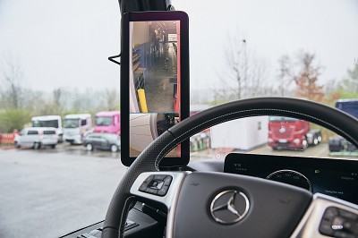 Mercedes fait évoluer les rétroviseurs-caméras de ses Actros et Arocs